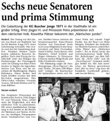 Gratulation: Die KG Buscher Jonge hat Roswitha Pl�tzer (Mitte) mit dem "N�rrischen Jumbo" ausgezeichnet. Den Orden �berreichten Pr�sident Klaus Mingers (r.) und Schatzmeister Werner Kellermann (l.). Foto: Wolfgang Sevenich