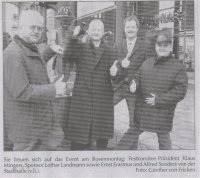 Sie freuen sich auf das Event am Rosenmontag: Festkomitee-Präsident Klaus Mingers, Sponsor Lothar Landmann sowie Ernst Erasmus und Alfred Sonders von der Stadthalle (v.li.). - (Foto: Günther von Fricken)